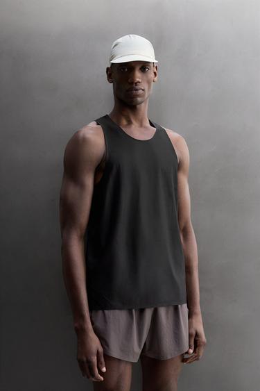 CAMISETA TANK LIGERA RUNNING - Negro de Zara