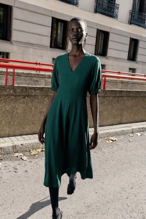 VESTIDO MIDI ESCOTE PICO - Verde de Zara - Imagen 0