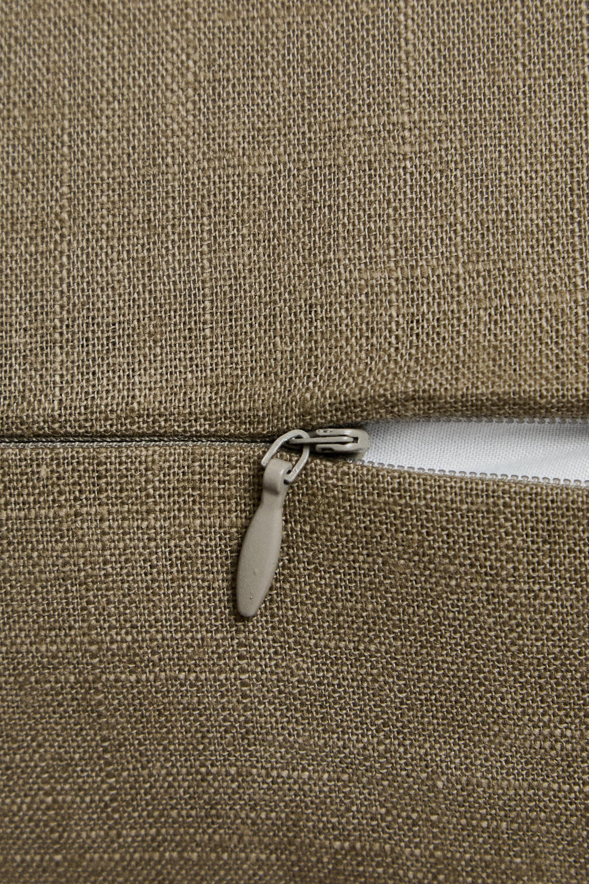 LINEN CUSHION COVER WITH OVERLOCK