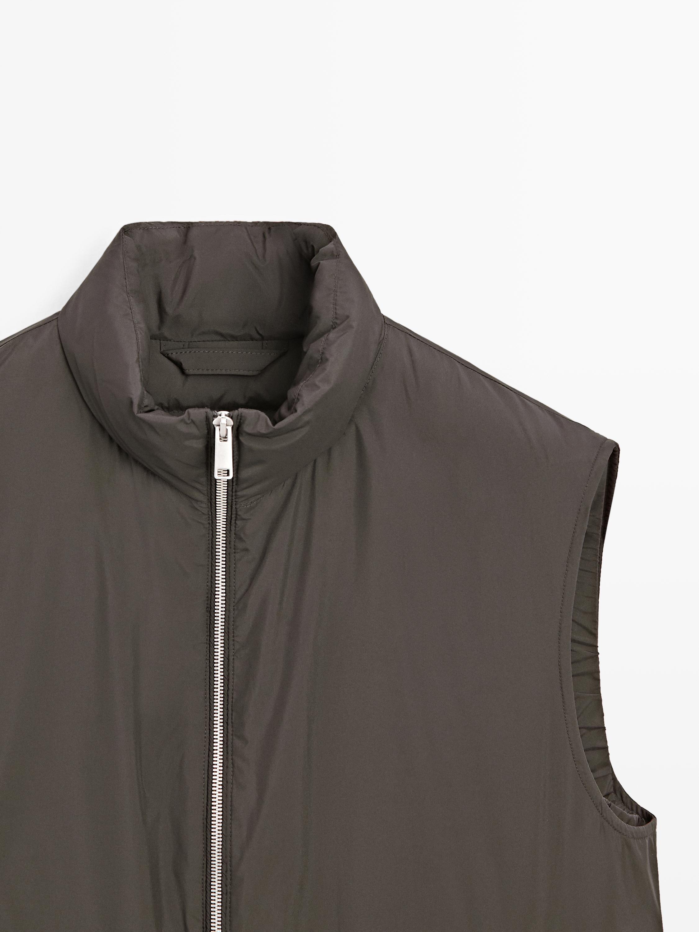 Water-repellent ultra lightweight down blend gilet