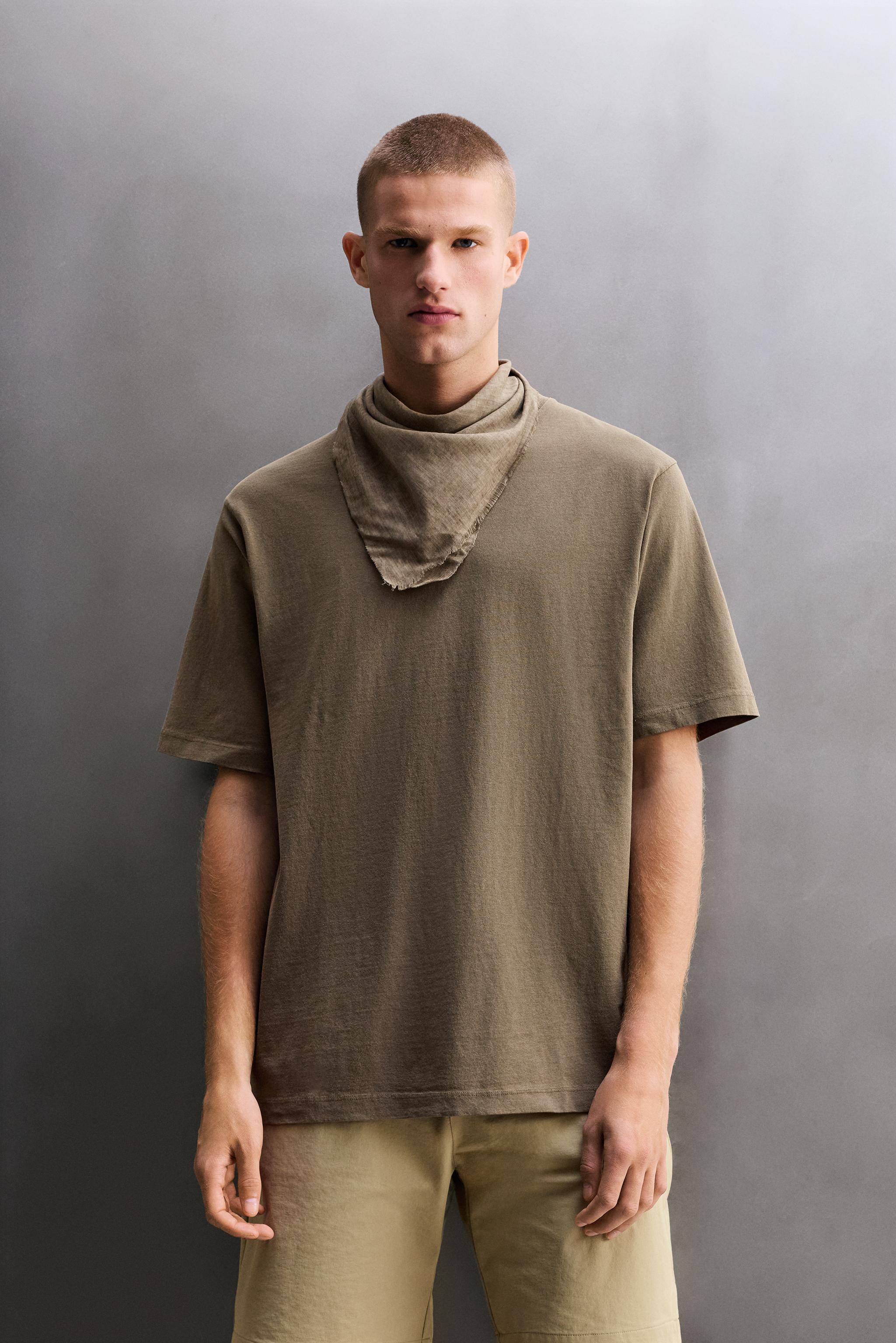 REGULAR FIT GRAPHIC PRINT T-SHIRT