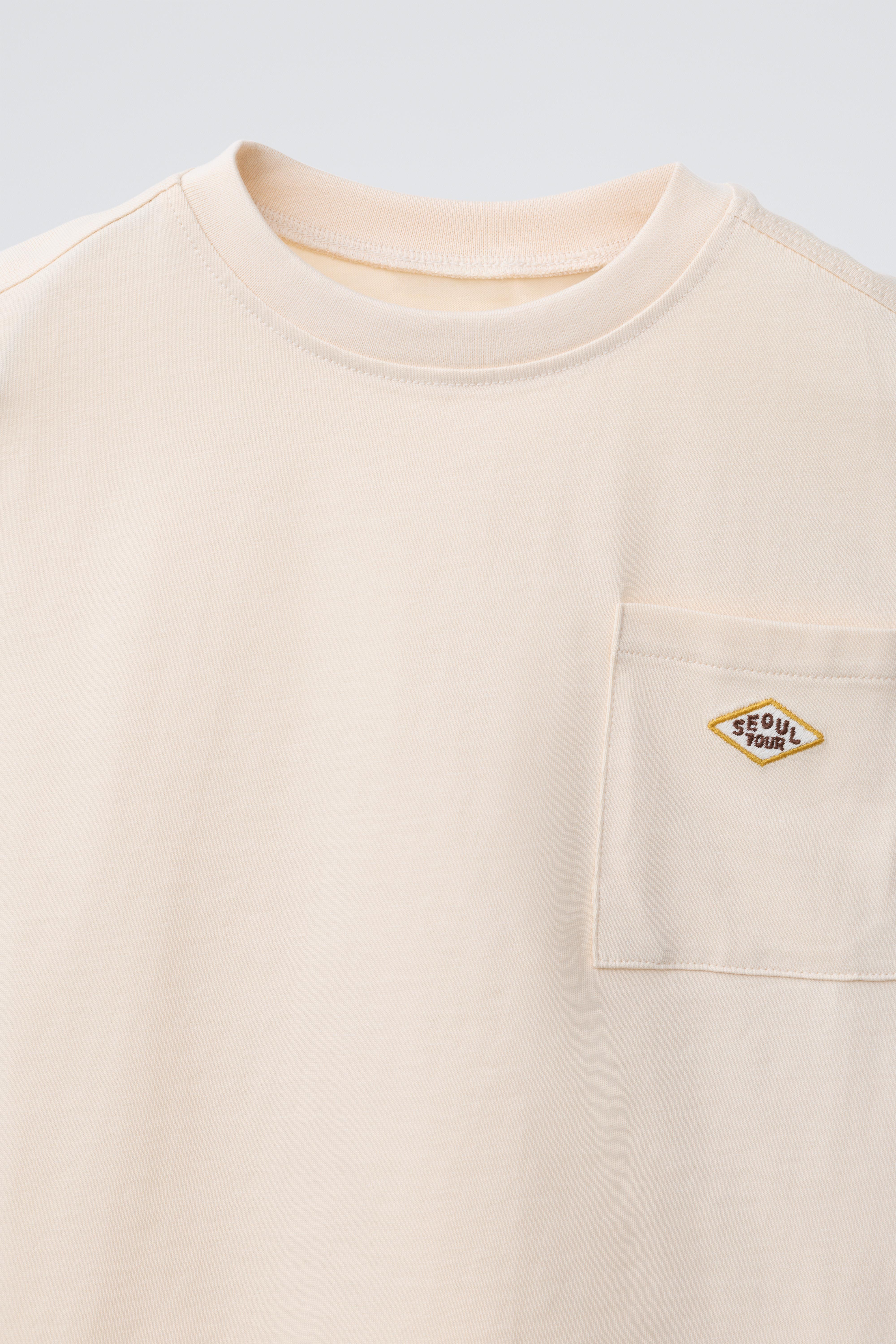 T-SHIRT POCHE ET PIÈCE