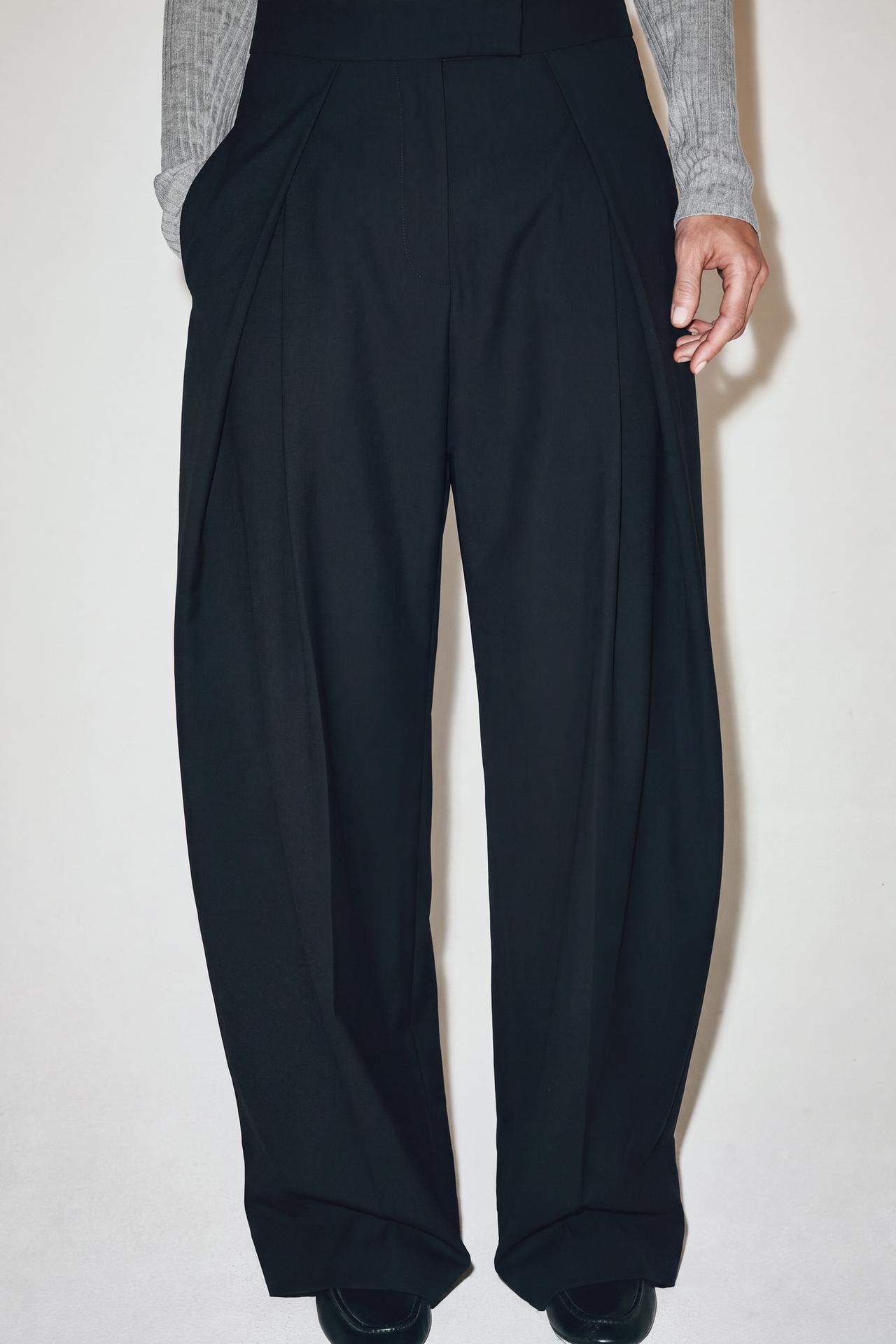 ZW COLLECTION PLEATED WAISTBAND PANTS — Black