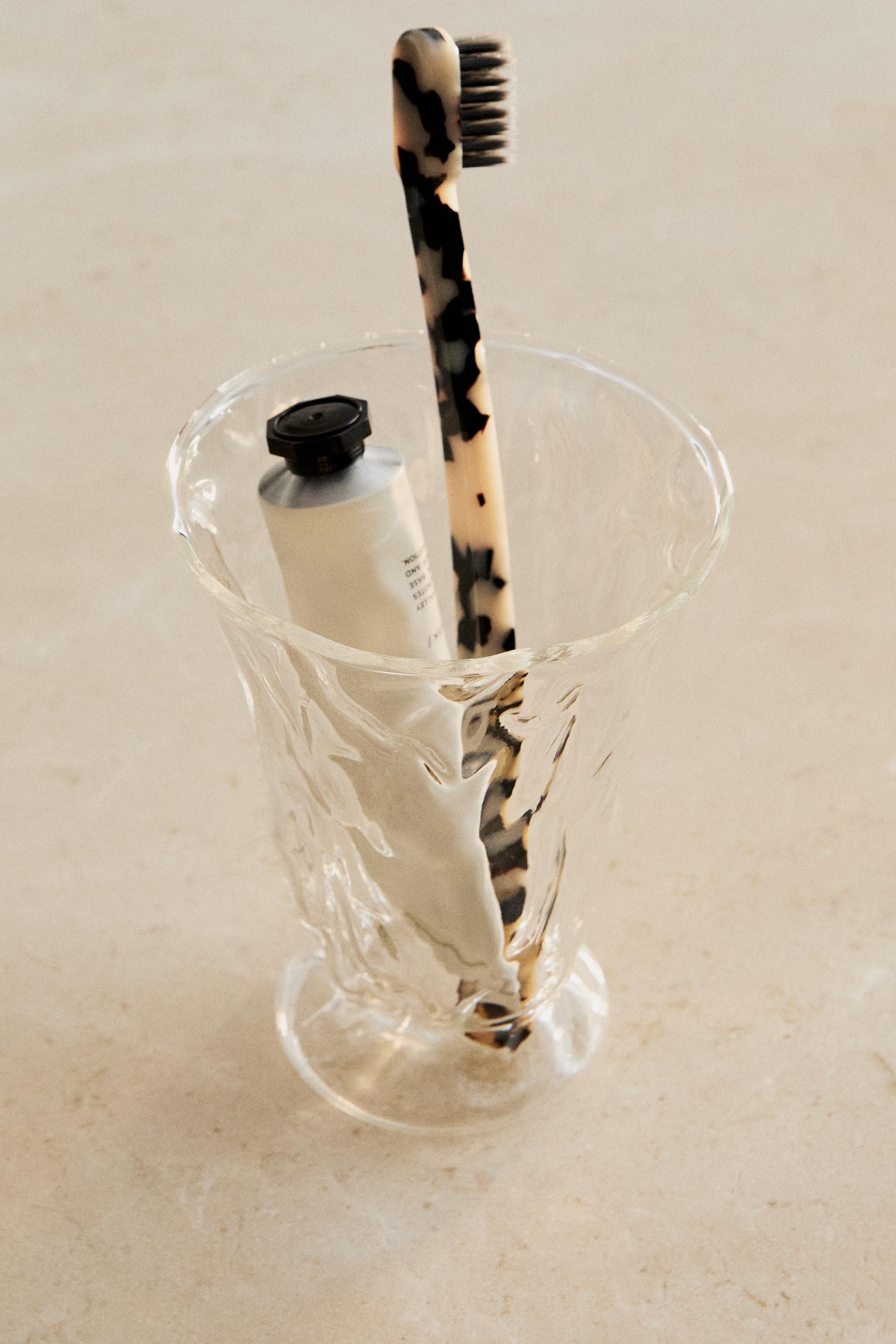 BOROSILICATE GLASS TOOTHBRUSH TUMBLER — Transparent
