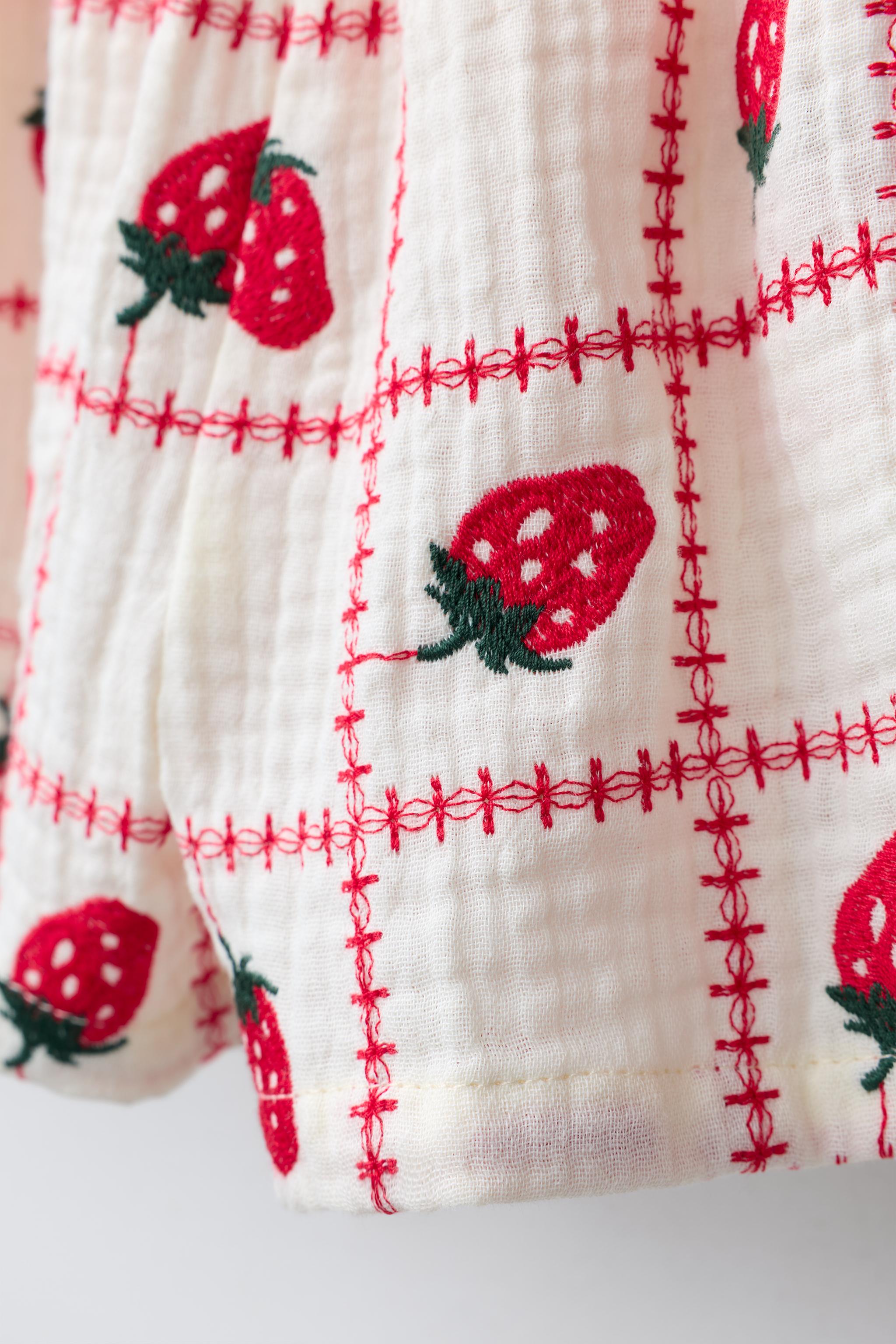 EMBROIDERED STRAWBERRY TEXTURED SHORTS CASA LAWA X ZARA KIDS