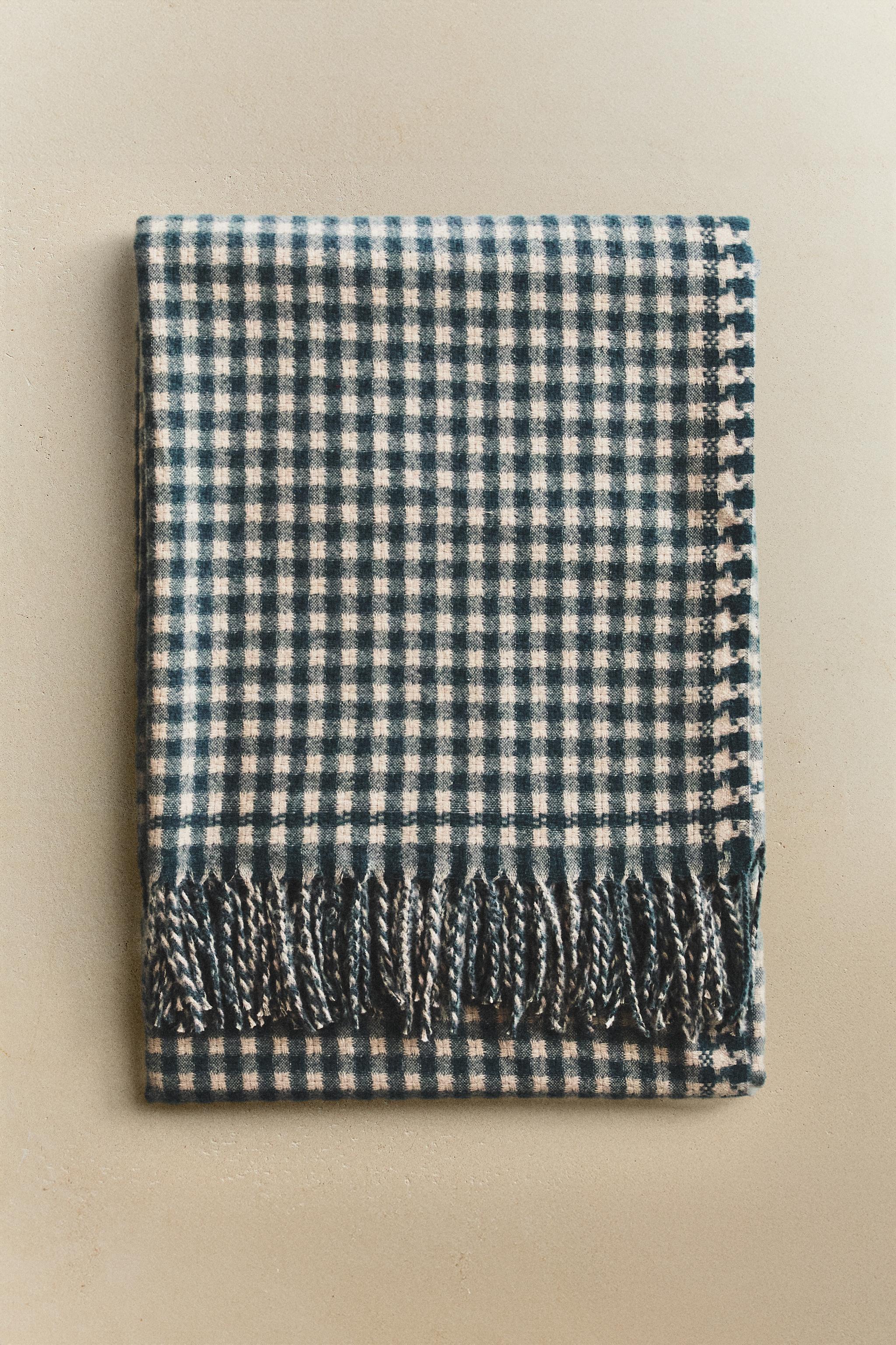 CHECK BLANKET WITH FRINGING