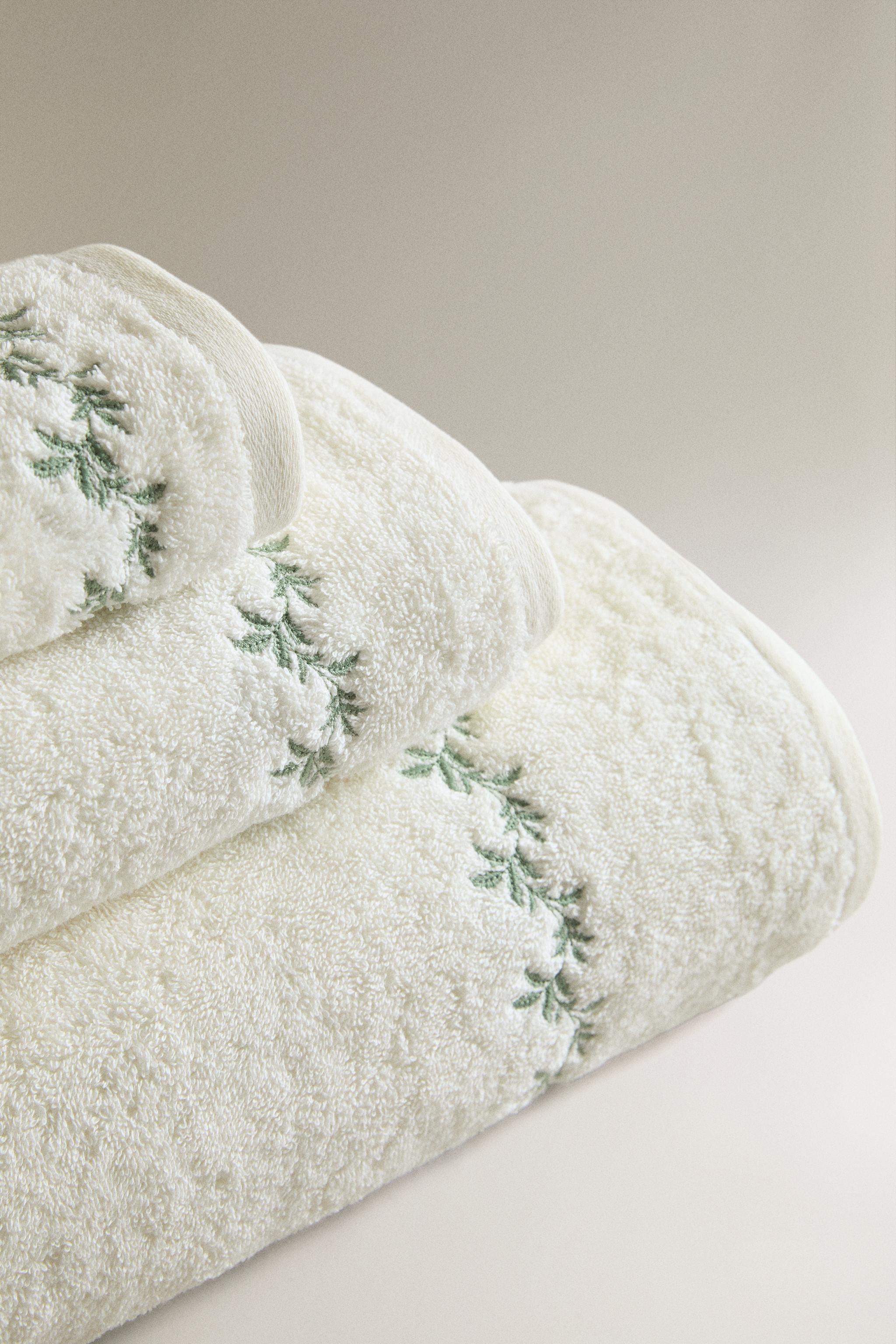 PLANT EMBROIDERY BATH TOWEL — Green