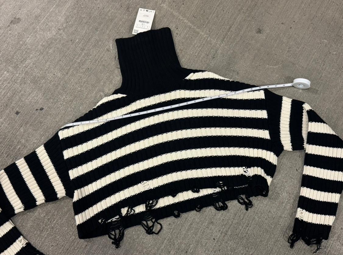 STRIPED CROP KNIT SWEATER - Image 2