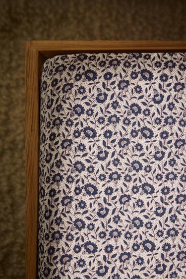 DRAP-HOUSSE EN COTON FLORAL POUR ENFANTS - Bleu marine de Zara - Image 4