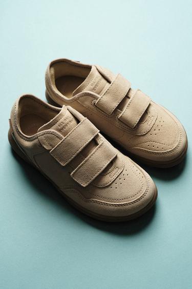 נעלי סניקרס מעור זמש BAREFOOT - חום חול של Zara