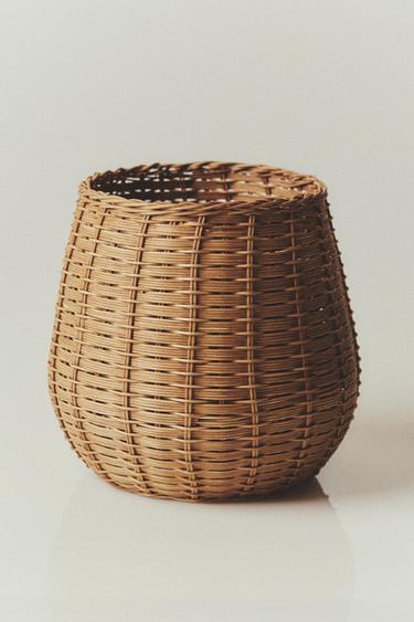 OVAL RATTAN BASKET - Light beige by Zara