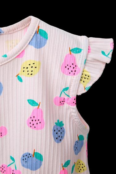 GERIPPSTES T-SHIRT MIT MUSTER UND KNOTEN - Hellrosa von Zara