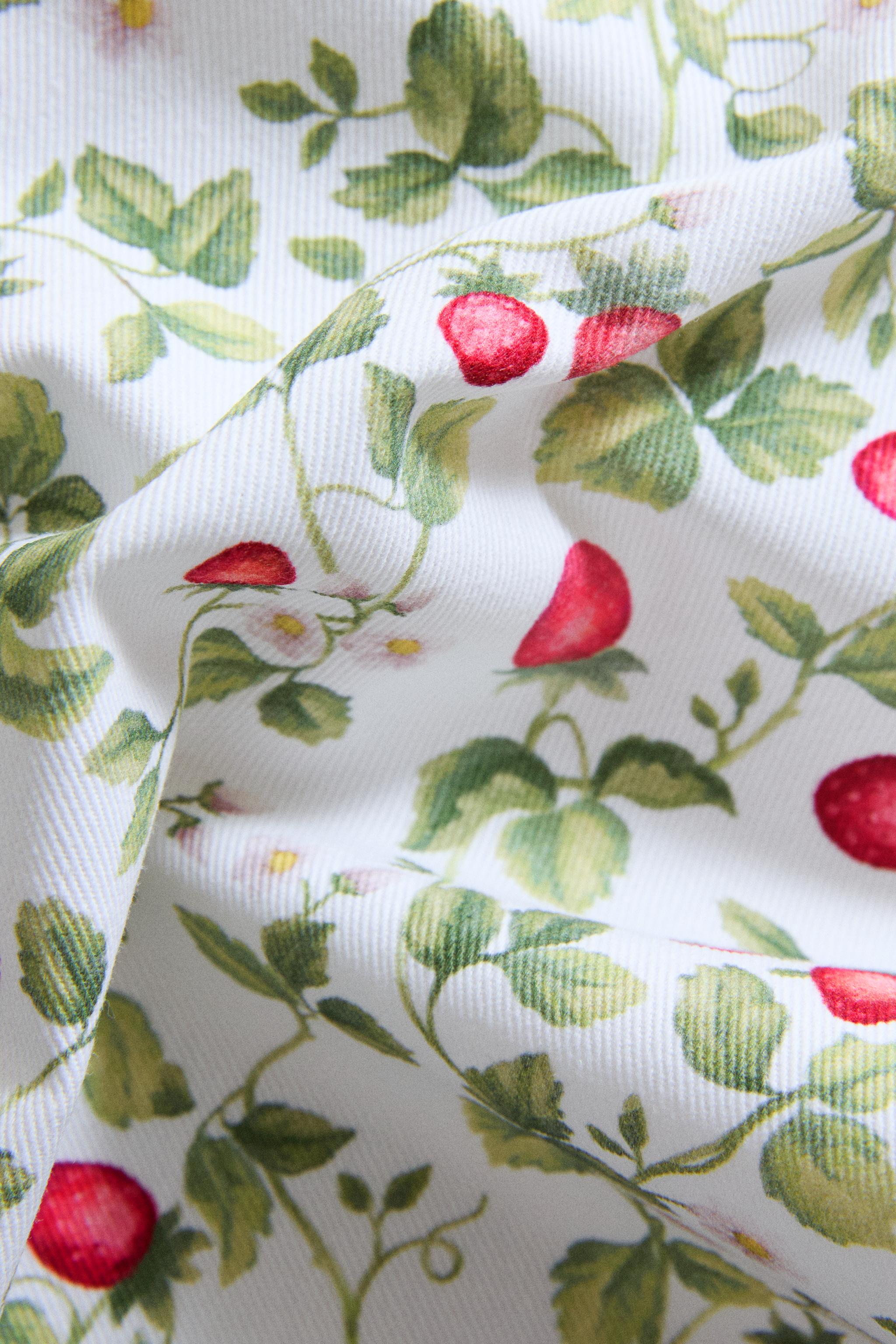 STRAWBERRY RESIN-COATED COTTON TABLECLOTH