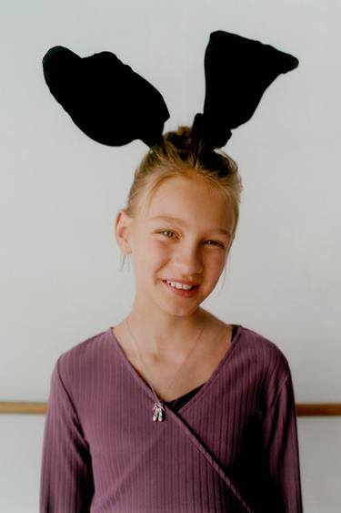 T-SHIRT MIT RIPPENMUSTER UND BALLETT-MOTIVEN - Purpurrot von Zara