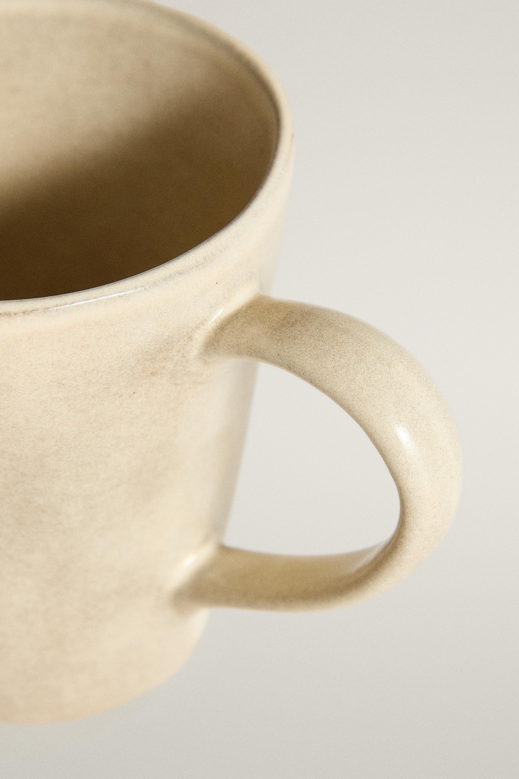 TASSE EN GRÈS IRRÉGULIÈRE