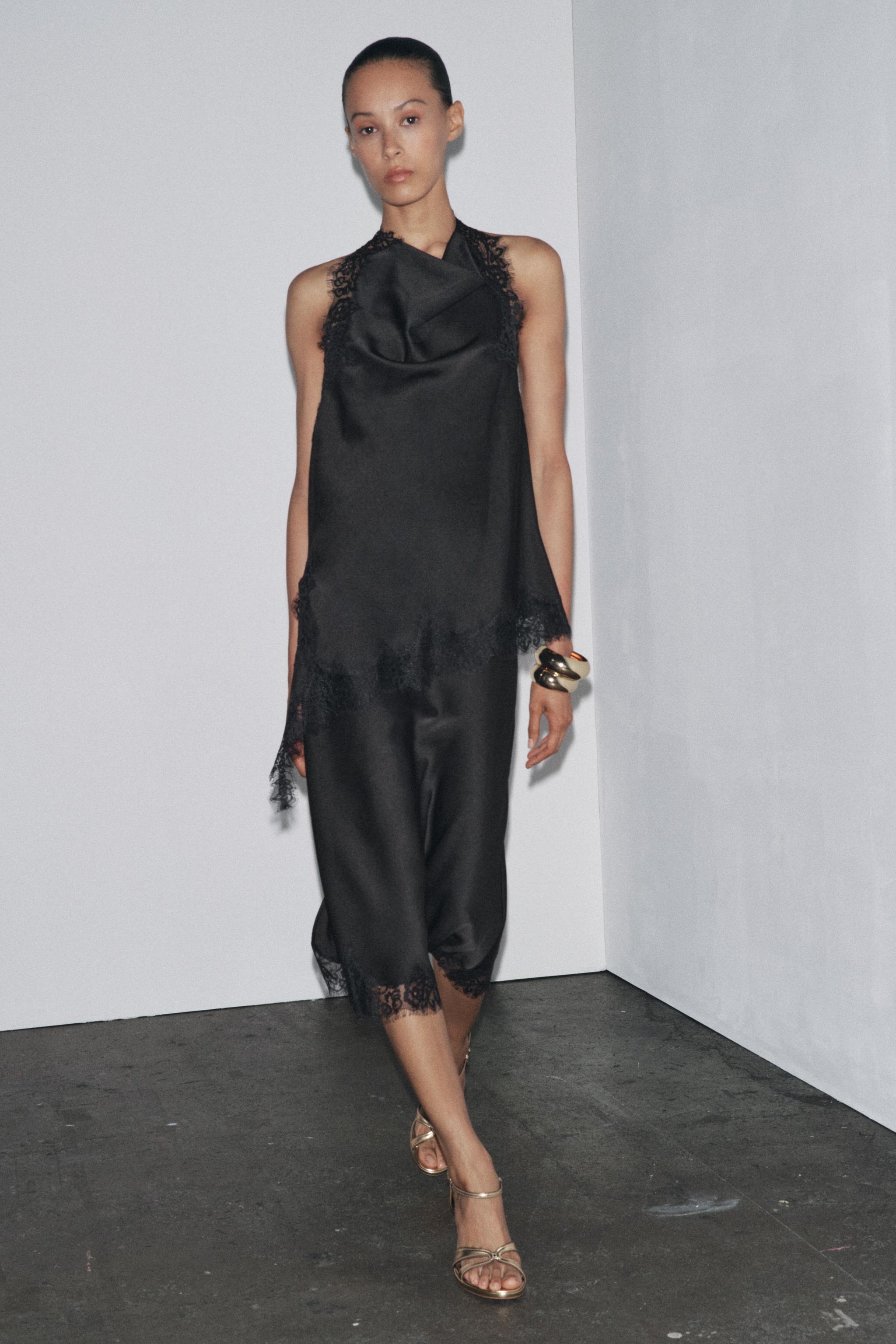 ☆ドイツ発*ZARA*新作*リボントップヒールサンダル/GOLD☆ ゴールド（金色）系 ZARA(ザラ) サンダル・ミュール(レディース