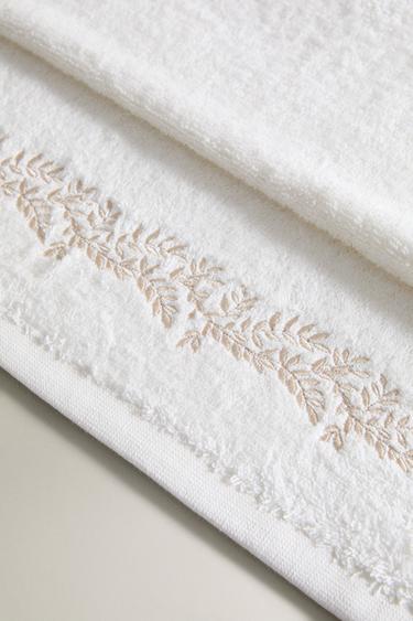 SERVIETTE DE BAIN BRODERIE VÉGÉTALE - Doré de Zara - Image 3