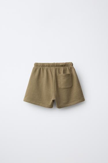 Zara BERMUDE OD FELPE S PRINTOM PORUKE – Kaki