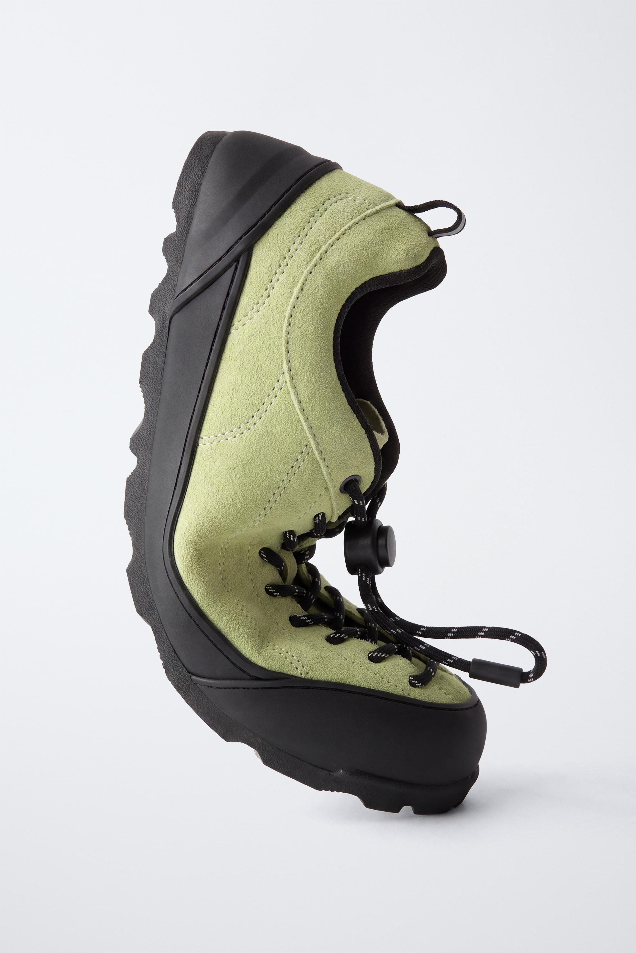 CONTRAST SNEAKERS