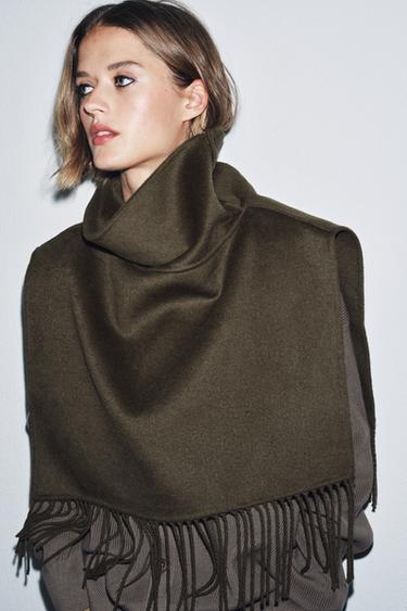 CAPE COURTE AVEC LAINE FRANGES - Kaki de Zara - Image 1