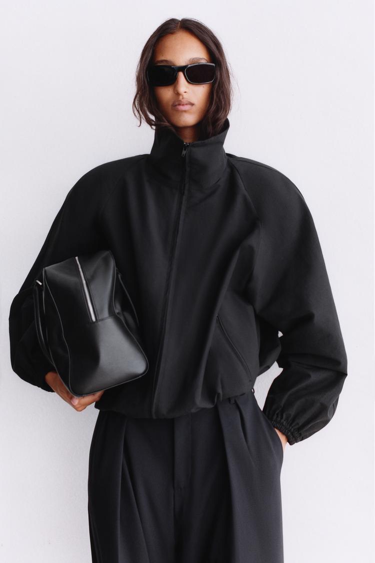 Chaqueta técnica con hombreras 2