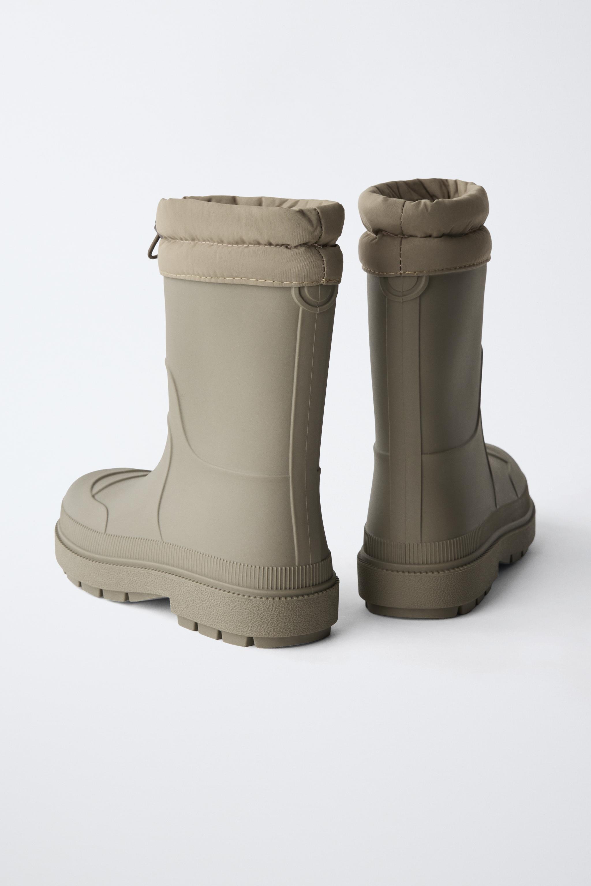 ADJUSTABLE RAIN BOOTS