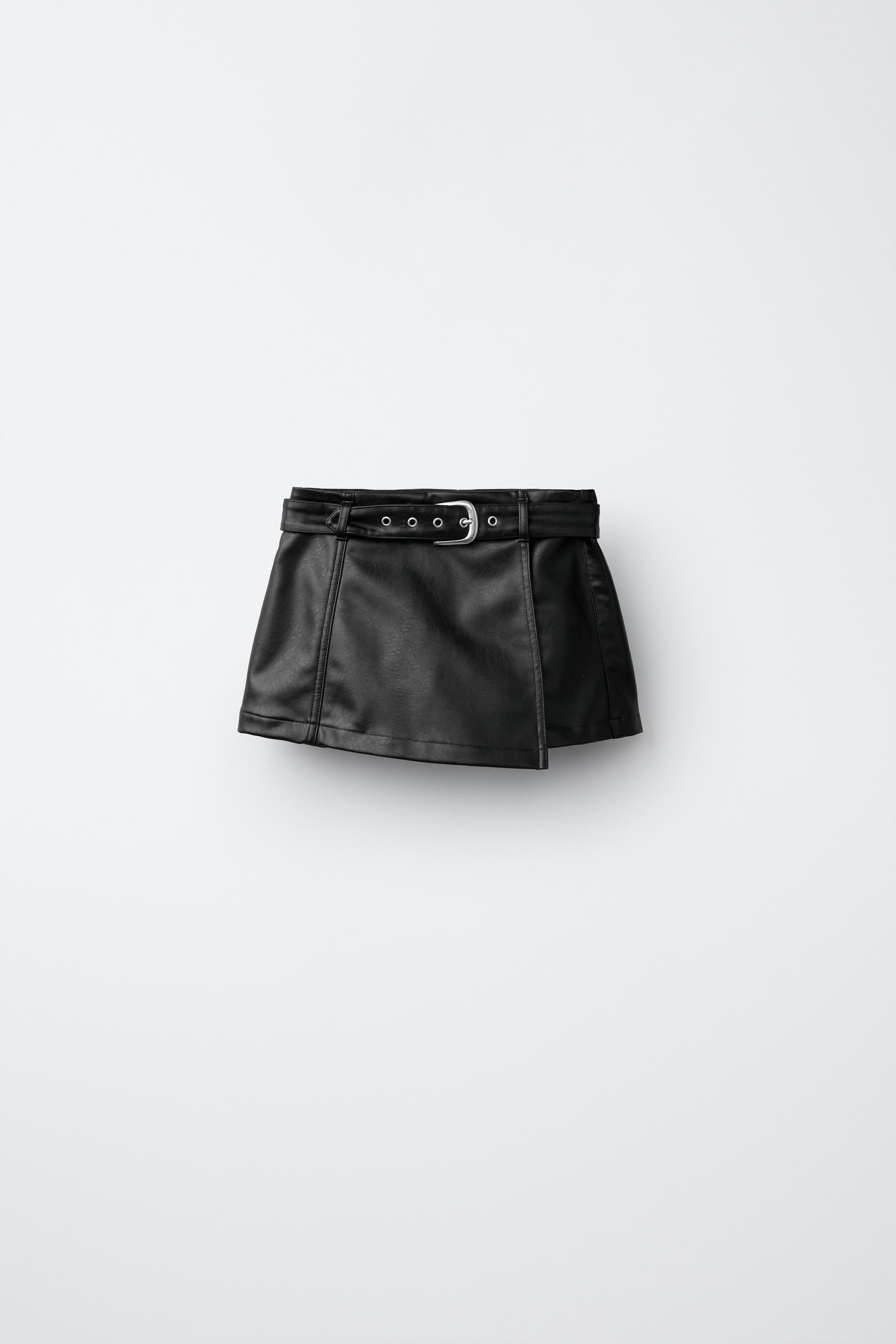 LEATHER-EFFECT BERMUDA SKIRT