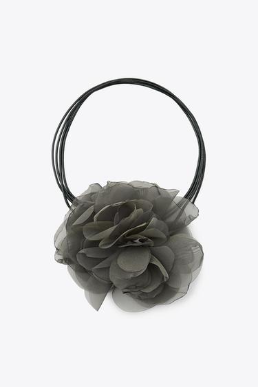COLLAR FLOR TEJIDO - Khaki de Zara - Imagen 0