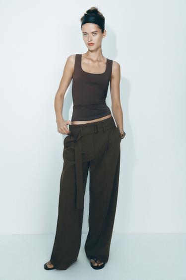 PANTALÓN PINZAS CINTURÓN ZW COLLECTION - Marrón de Zara