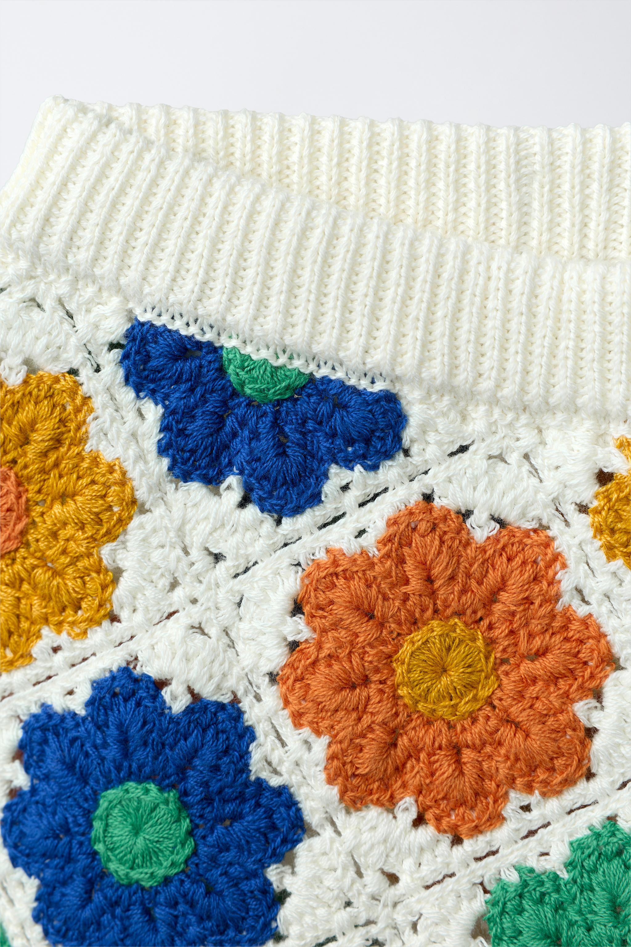 KNIT CROCHET FLORAL SHORTS