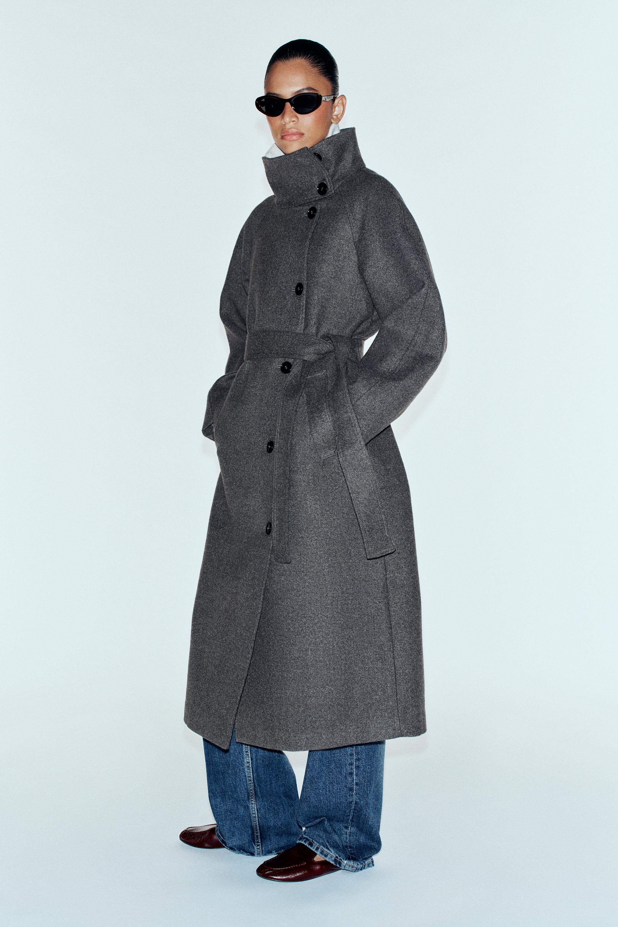 Manteau à col montant avec ceinture