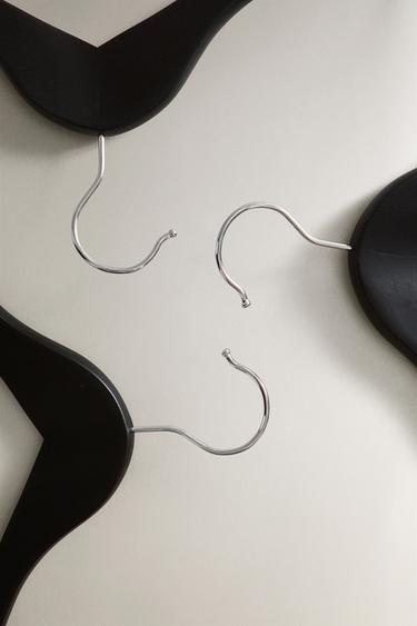 LACQUERED WOODEN HANGER (SET OF 3) - Black by Zara - Image 2