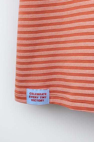 T-SHIRT À RAYURES ET INSCRIPTION BRODÉE - Tuile de Zara - Image 3