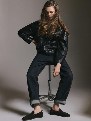 Chaqueta detalle bolsillos piel napa - Negro de Zara