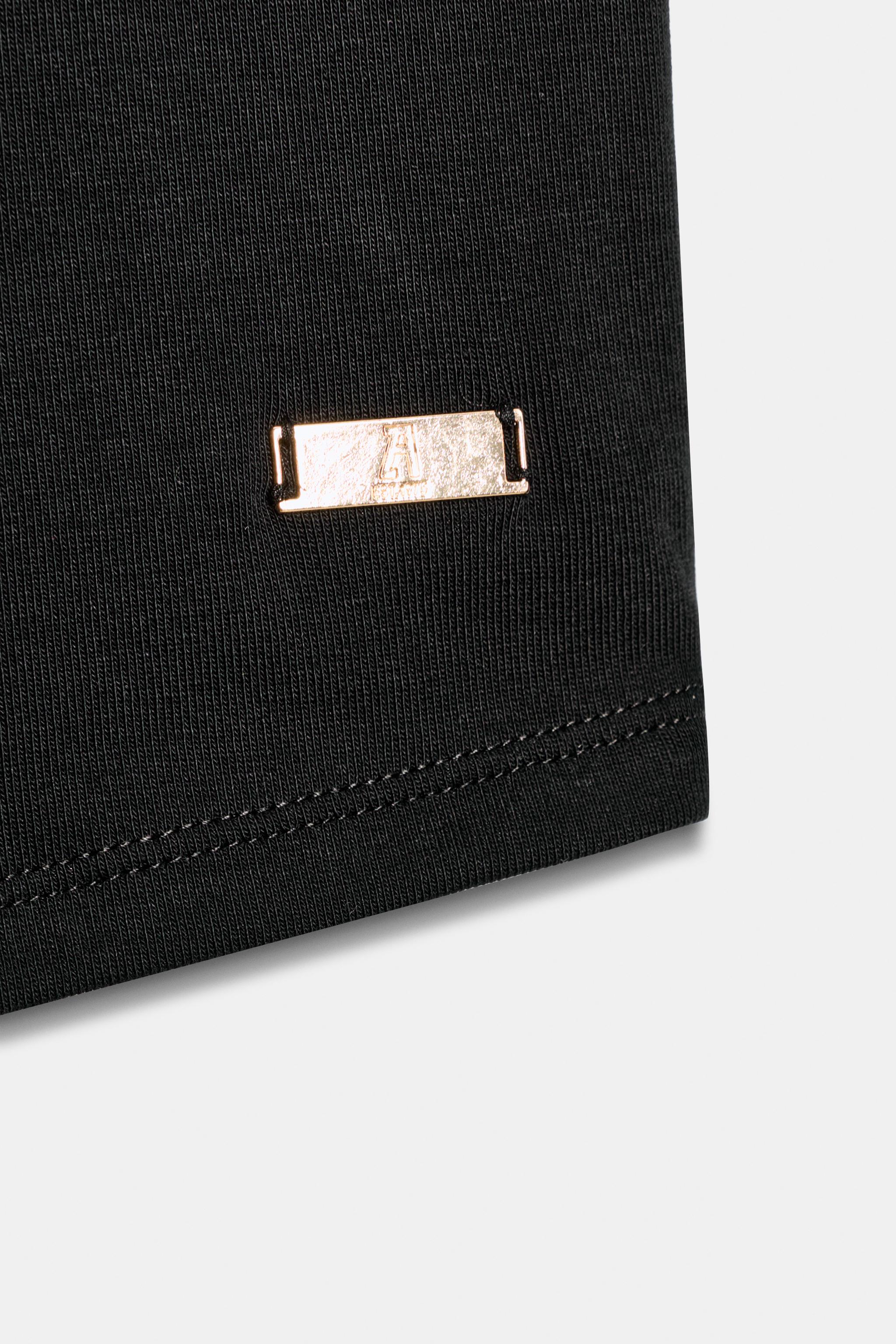 CONTRAST TRIM TOP