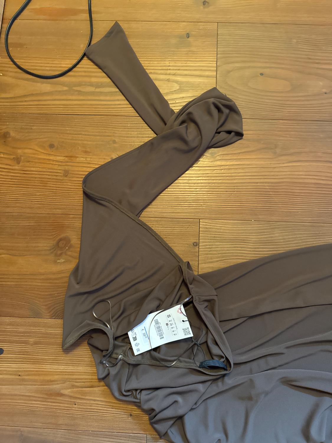 ASYMMETRIC DRAPED MAXI DRESS - Image 3