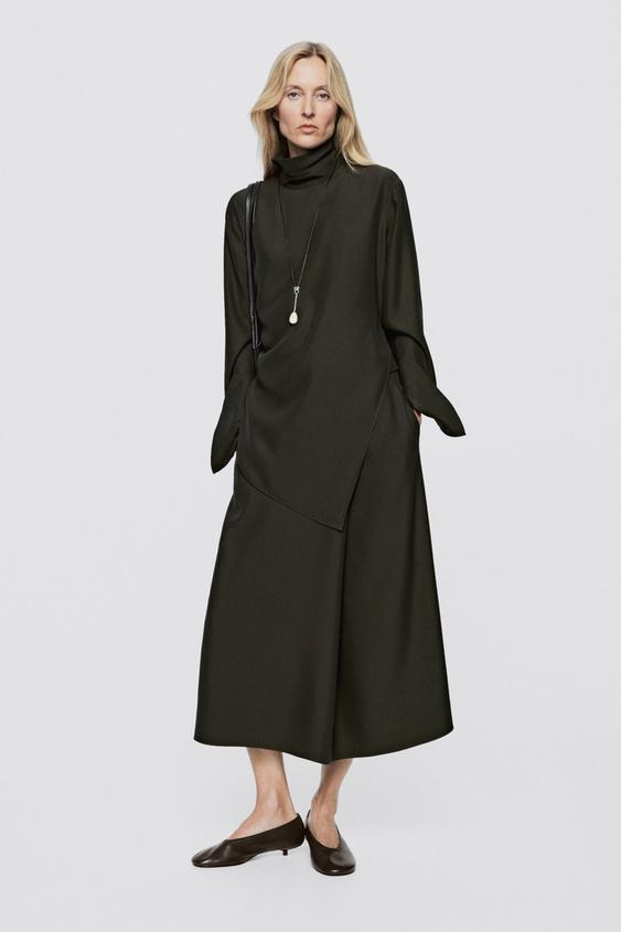 Blusa fluida cuello alto asimetrica - LIMITED EDITION - Verde gris de Zara - Imagen 0