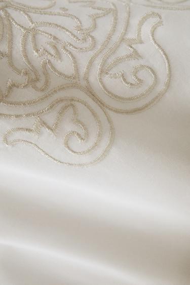 DRAP DE DESSUS BRODÉ - Blanc cassé de Zara - Image 4