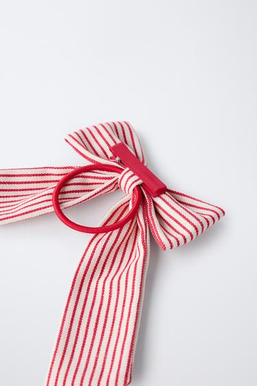CHOUCHOU AVEC PINCE ET NŒUD À RAYURES - Écru / Rouge de Zara - Image 1