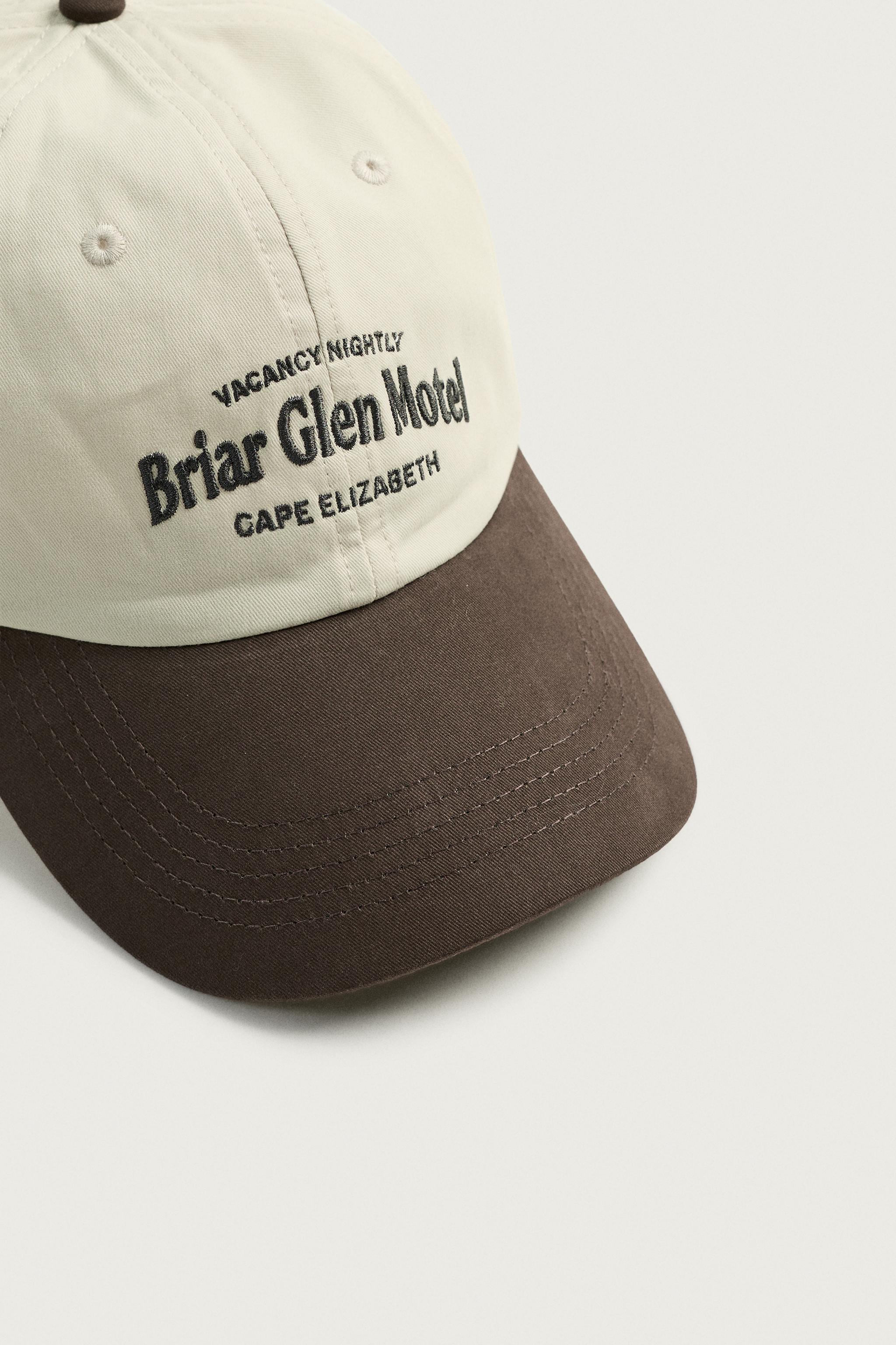CASQUETTE CONTRASTE INSCRIPTION BRODÉE