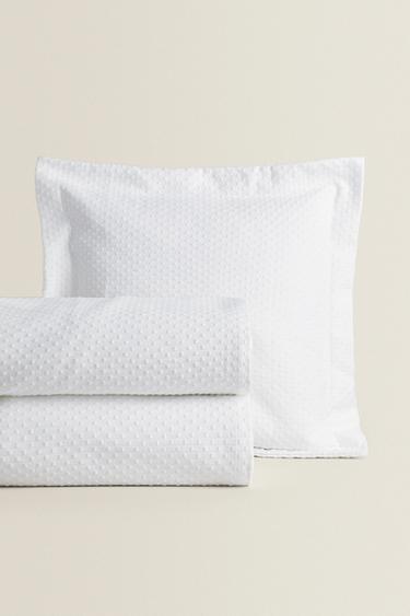 COLCHA DISEÑO PUNTOS - Blanco de Zara - Imagen 0