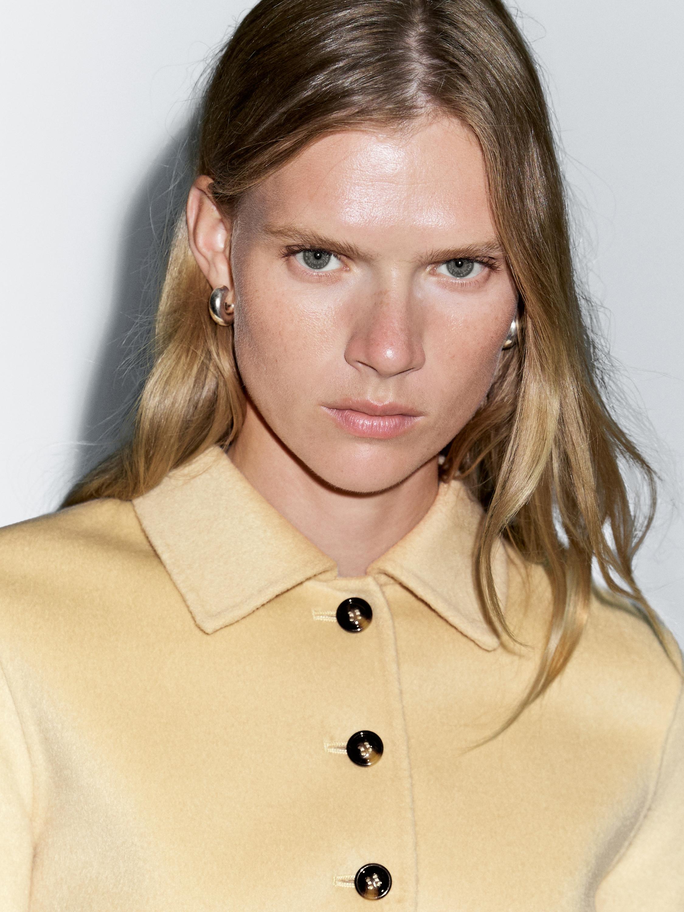 Manteau court en laine mélangée