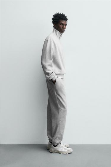 بنطلون رياضي بقصة مريحة - رمادي فيجوريه by Zara