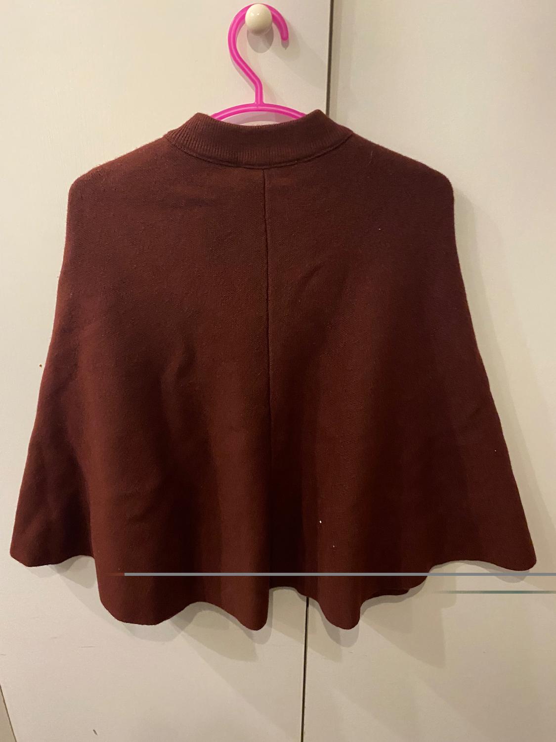 KNITTED CAPE COAT - Image 2