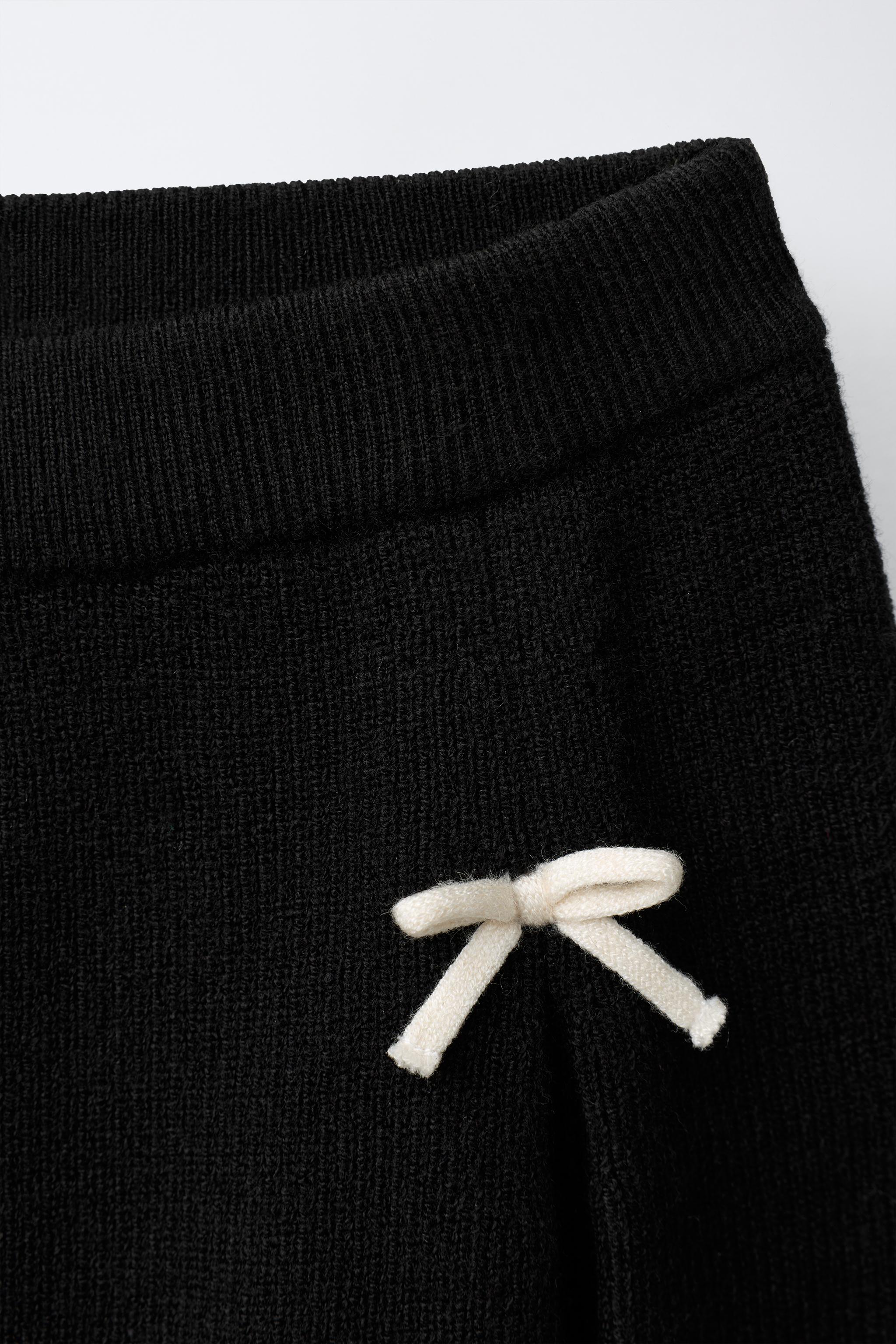JUPE EN MAILLE AVEC LACETS