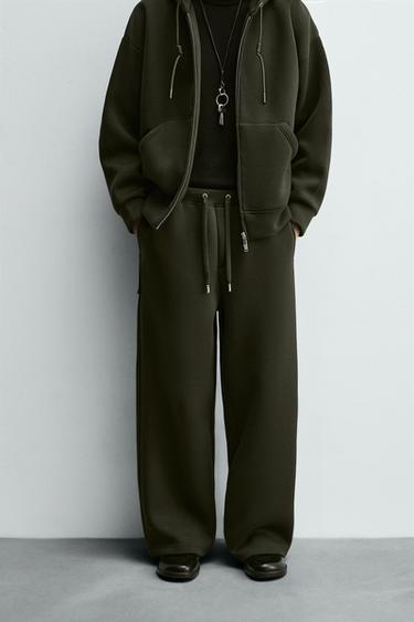 بنطلون بمظهر النيوبرين WIDE FIT - أخضر داكن الخاص بـ Zara