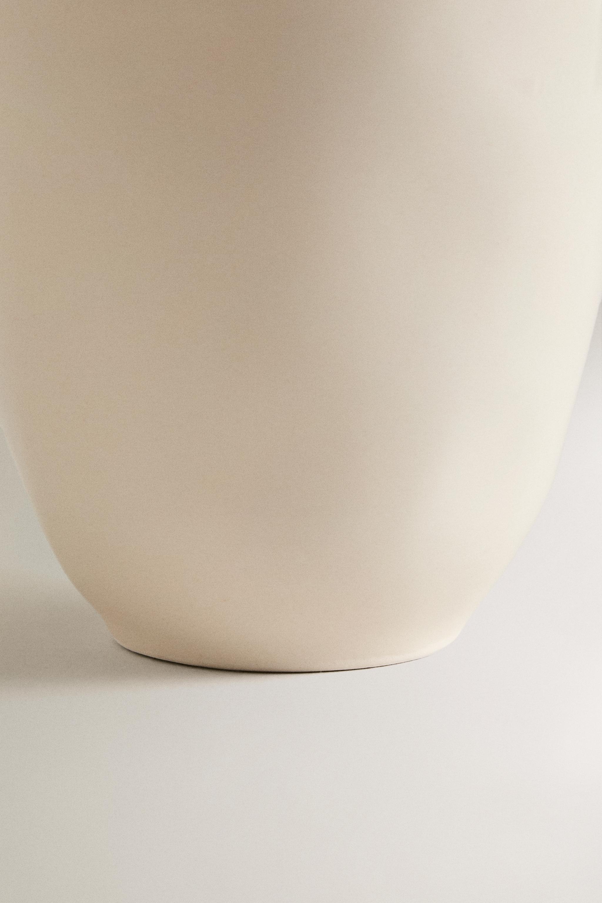 EARTHENWARE MUG WITH RAISED RIM