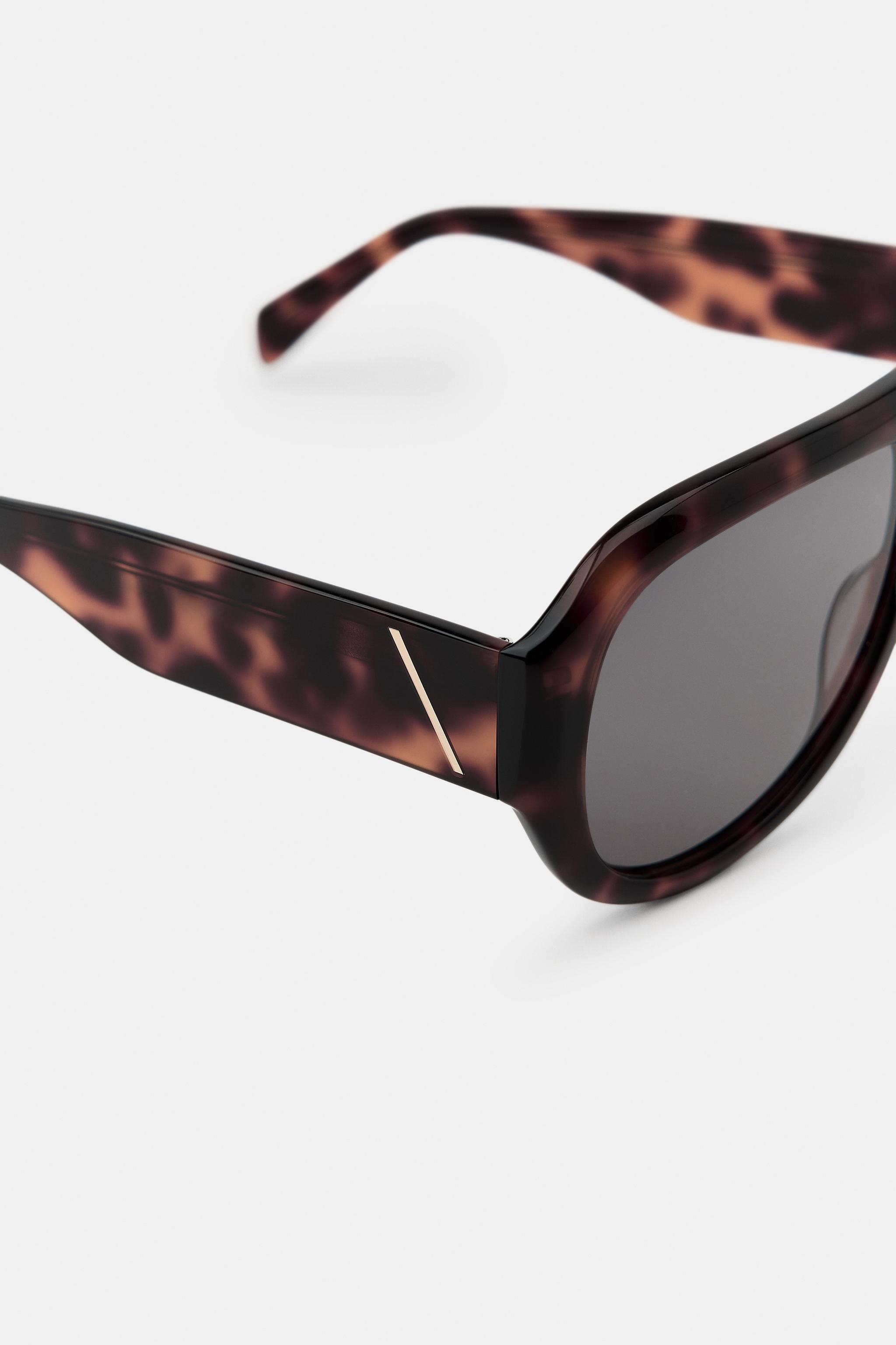 AVIATOR STYLE SUNGLASSES