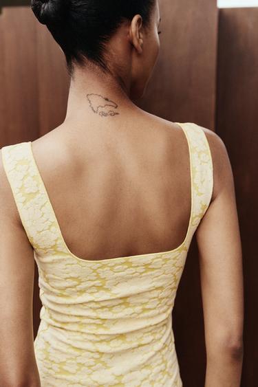 ROBE DÉCOLLETÉ CARRÉ STRETCH - Jaune de Zara - Image 3
