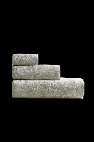 OVERLOCK COTTON BATH TOWEL - Mid-green by Zara - Image 0